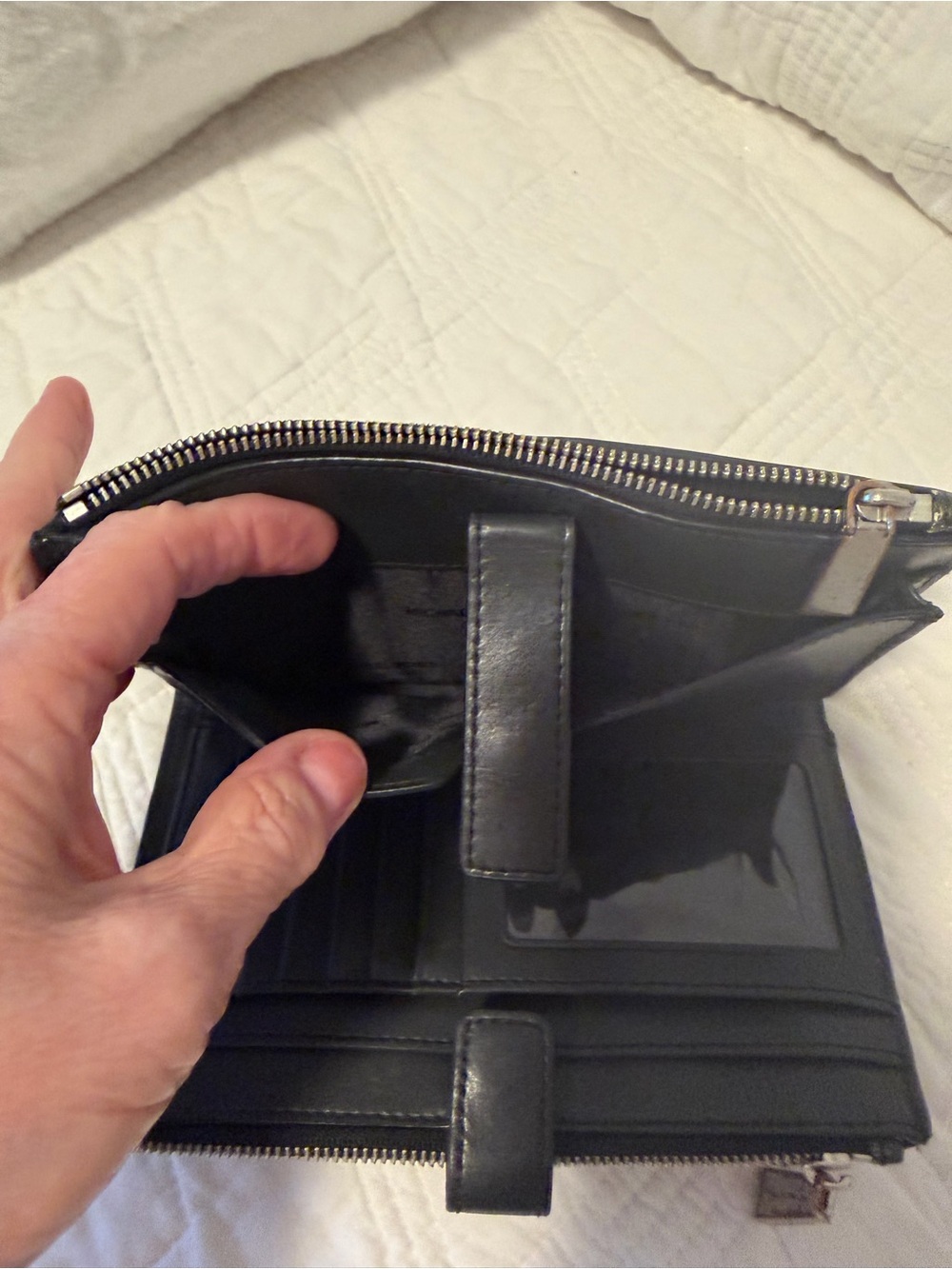 Michael Kors Black & White Graffiti Wristlet/Phone Wallet 7.5x4.5 - Picture 4 of 10
